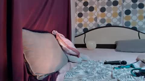 Snapshot of evacrisxxx chatting on 10.11.25 hornycrissyyourlove online show from 10.11.25