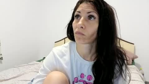 Snapshot of evacrisxxx chatting on 07.17.26 hornycrissyyourlove online show from 07.17.26