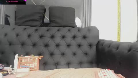 Snapshot of evaloviaa_ chatting on 10.21.25 Eva online show from 10.21.25