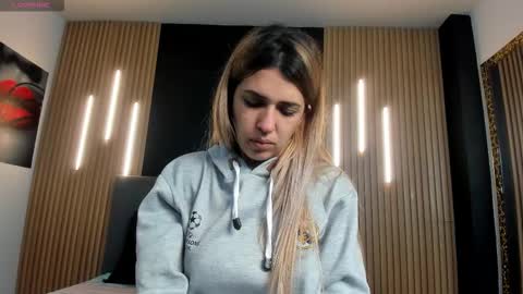 Snapshot of evaloviaa_ chatting on 03.12.26 Eva online show from 03.12.26