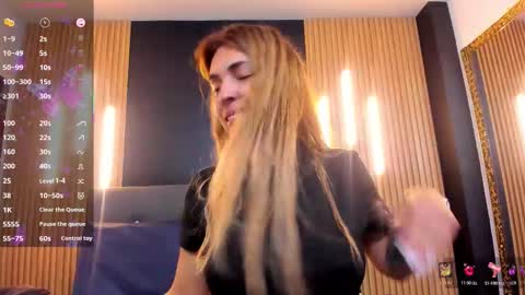 Snapshot of evaloviaa_ chatting on 03.25.26 Eva online show from 03.25.26