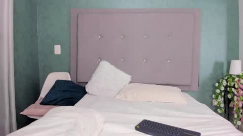 evamilf24 online show from 02.04.25