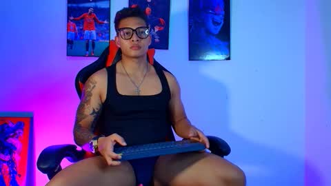 Snapshot of evan_greey chatting on 09.10.25 EVAN GREY online show from 09.10.25