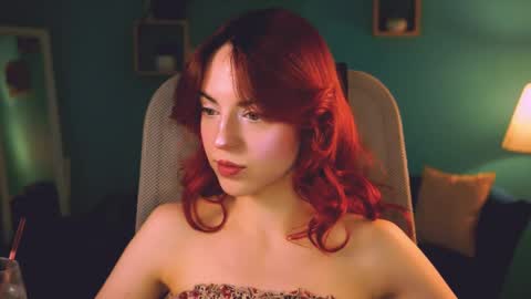 Snapshot of evanellson chatting on 04.17.26 Eva online show from 04.17.26