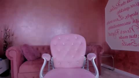 Snapshot of evanew_ chatting on 02.17.25 Eva online show from 02.17.25