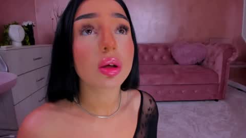 Snapshot of evanew_ chatting on 02.18.25 Eva online show from 02.18.25