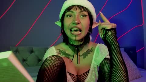 Snapshot of evangeline_bell chatting on 12.17.24 Eva online show from 12.17.24