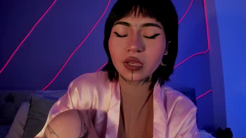 Snapshot of evangeline_bell chatting on 12.23.24 Eva online show from 12.23.24