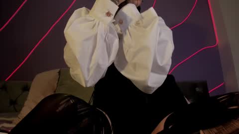 Snapshot of evangeline_bell chatting on 12.24.24 Eva online show from 12.24.24