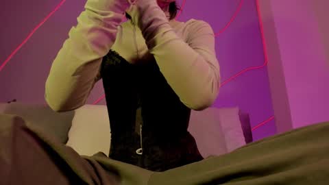 Snapshot of evangeline_bell chatting on 12.27.24 Eva online show from 12.27.24