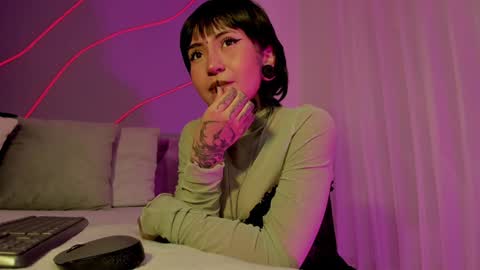 Snapshot of evangeline_bell chatting on 12.27.24 Eva online show from 12.27.24