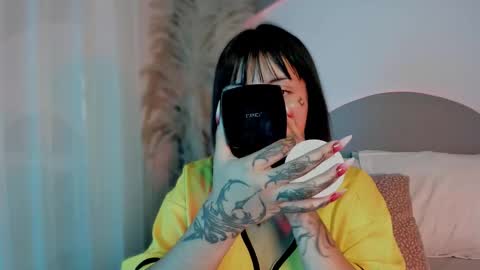 Snapshot of evangeline_bell chatting on 09.18.25 Eva online show from 09.18.25