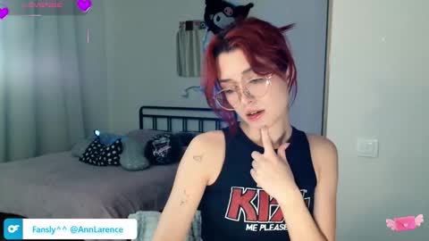 Snapshot of evangeline_lawrence chatting on 11.11.25 Annice online show from 11.11.25