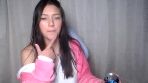 Snapshot of evangeline_petite chatting on 06.08.26 eva online show from 06.08.26