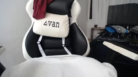 Snapshot of evans_king chatting on 02.03.25 Evan online show from 02.03.25