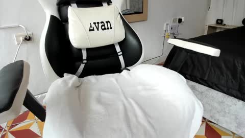 Snapshot of evans_king chatting on 03.08.25 Evan online show from 03.08.25