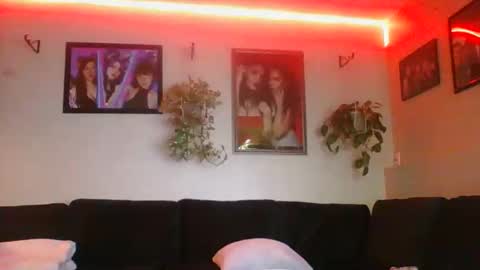 evanschris2048 online show from 11.19.25