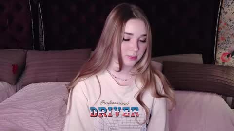 Snapshot of evapeachh chatting on 03.11.25 Eva online show from 03.11.25