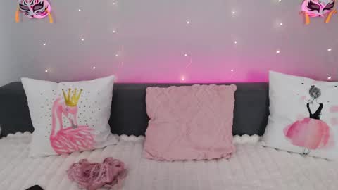 Snapshot of evarey_ chatting on 07.19.26 Adelina online show from 07.19.26