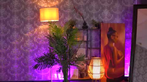 Snapshot of evazane chatting on 02.25.25 Eva online show from 02.25.25