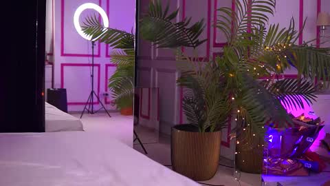 Snapshot of evazane chatting on 02.28.25 Eva online show from 02.28.25