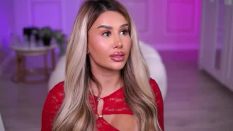 Snapshot of evazane chatting on 10.24.25 Eva online show from 10.24.25