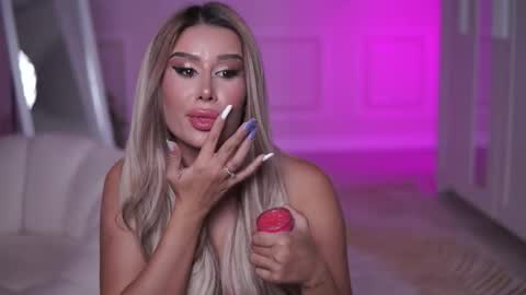 Snapshot of evazane chatting on 11.18.25 Eva online show from 11.18.25