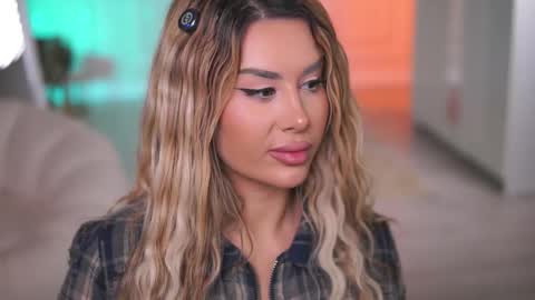 Snapshot of evazane chatting on 12.15.25 Eva online show from 12.15.25