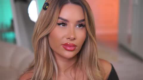 Snapshot of evazane chatting on 12.21.25 Eva online show from 12.21.25