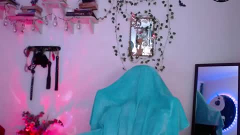 Eve Blue  friends. IG eve blue77 TW EveBlue 1 OF eveblue7 online show from 11.05.25