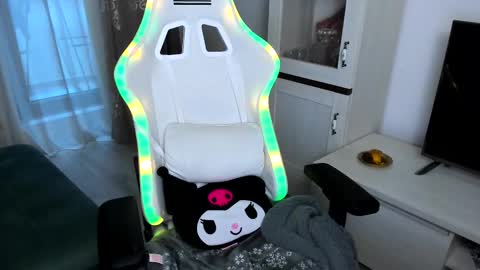 eveeevian online show from 02.13.25