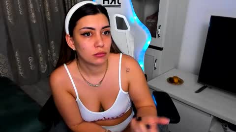 eveeevian online show from 02.23.25