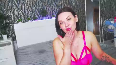 Snapshot of evelibston chatting on 06.11.26 EveLibston online show from 06.11.26