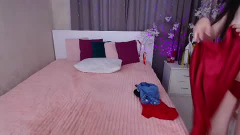 Snapshot of evelingills chatting on 06.24.26 Evelin online show from 06.24.26