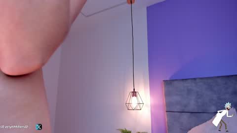 Snapshot of evelyn_millers_11 chatting on 01.12.25 Evelyn online show from 01.12.25