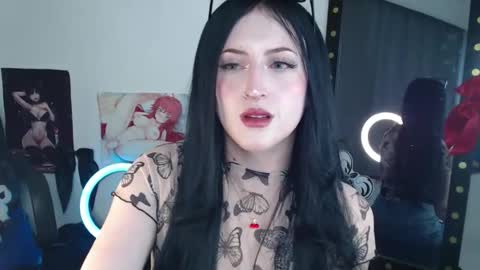 Snapshot of evelyn_sheeran chatting on 04.27.26 Julieta online show from 04.27.26