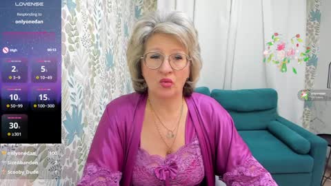 Snapshot of evelynblissful chatting on 12.18.24 Evelyn online show from 12.18.24