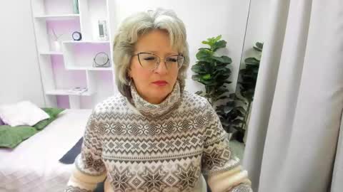 Evelyn online show from 01.06.26