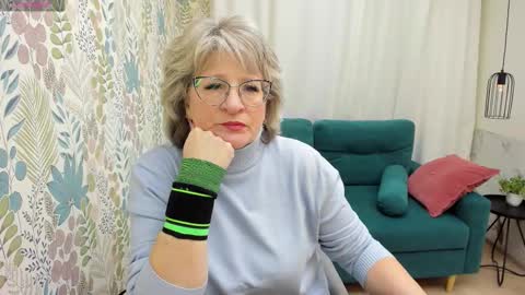 Snapshot of evelynblissful chatting on 02.04.26 Evelyn online show from 02.04.26