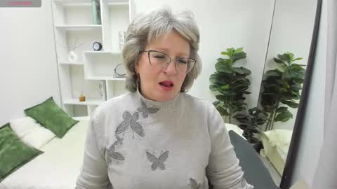 Snapshot of evelynblissful chatting on 02.23.26 Evelyn online show from 02.23.26