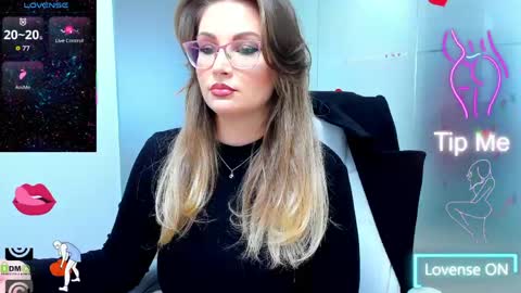 Snapshot of evelyne_rose chatting on 03.08.26 evelyne_rose online show from 03.08.26