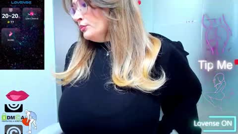 Snapshot of evelyne_rose chatting on 03.16.26 evelyne_rose online show from 03.16.26