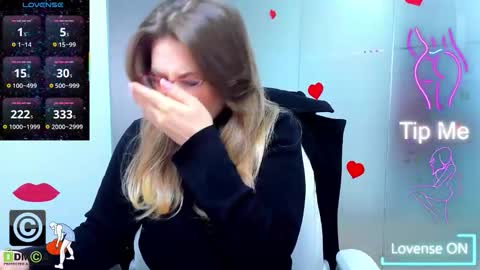 Snapshot of evelyne_rose chatting on 03.19.26 evelyne_rose online show from 03.19.26