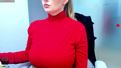 Snapshot of evelyne_rose chatting on 04.01.26 evelyne_rose online show from 04.01.26
