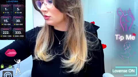 Snapshot of evelyne_rose chatting on 04.03.26 evelyne_rose online show from 04.03.26