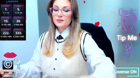 Snapshot of evelyne_rose chatting on 04.08.26 evelyne_rose online show from 04.08.26