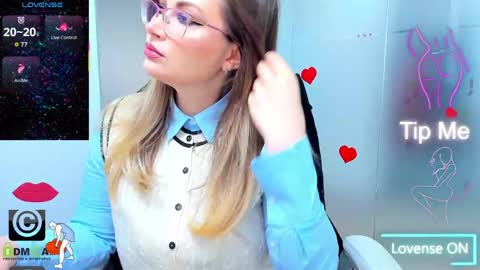 Snapshot of evelyne_rose chatting on 04.17.26 evelyne_rose online show from 04.17.26