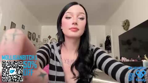 Evelyn online show from 12.17.25