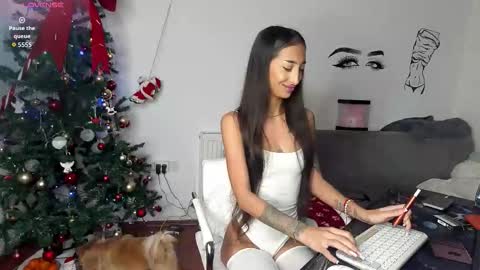 Evelyn online show from 12.16.25