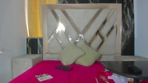 EvelynMoore   online show from 01.08.26